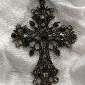 Gorgeous cross pendant & necklace